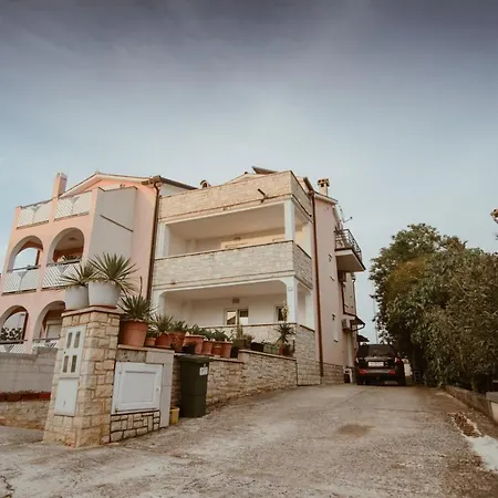 Perla Apartment *