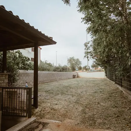 Perla アパート ポレッチ